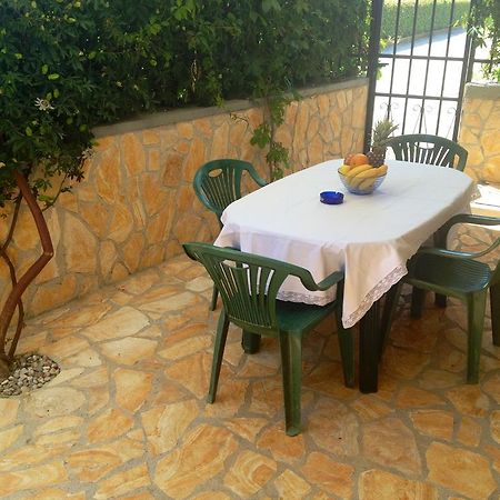 Apartment Nela Фунтана Стая снимка